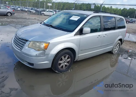 2010 Chrysler Town & Country Touring z USA, uszkodzony, nr VIN 2A4RR5D14AR214553